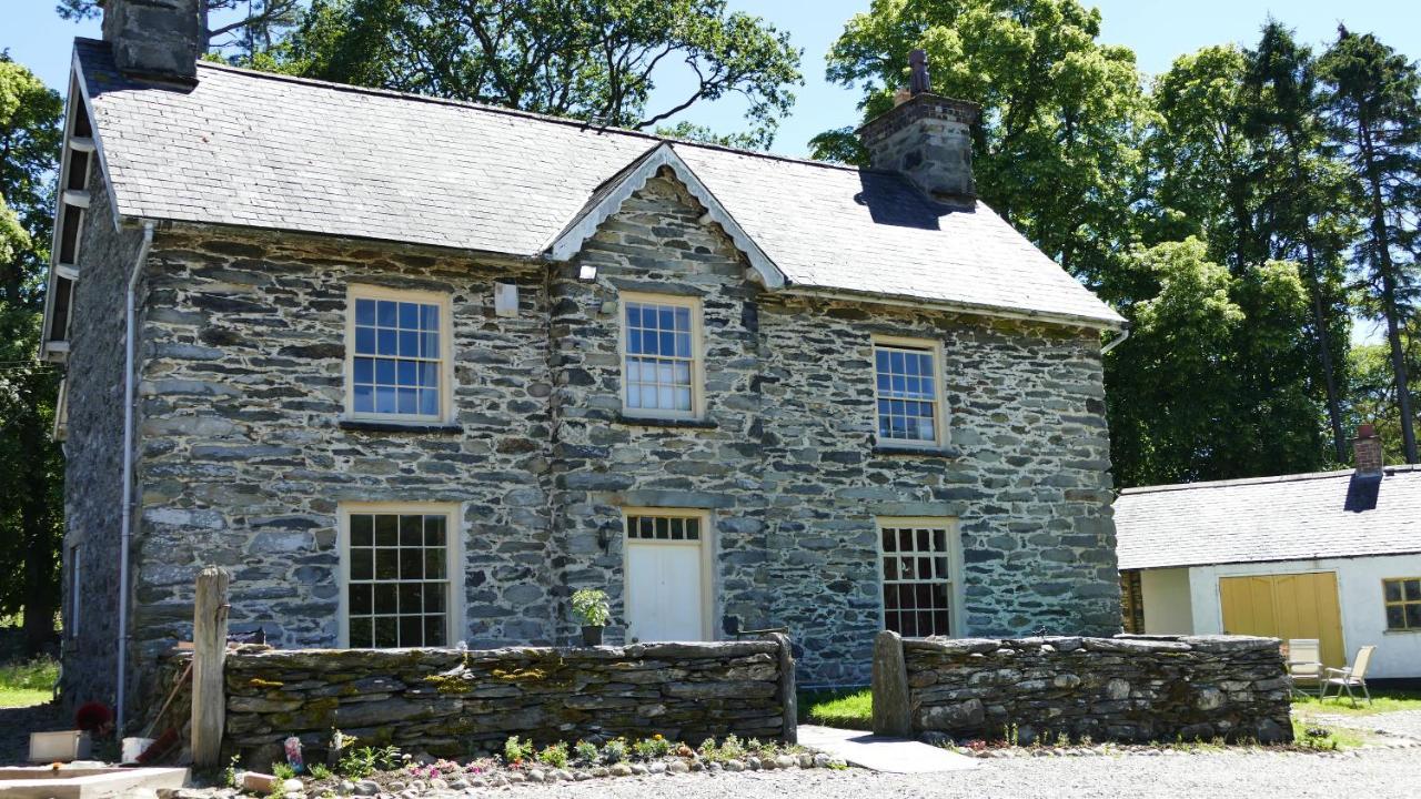 Cosy Ground Floor Disabled Friendly Room In Farm House Llandderfel Exteriör bild