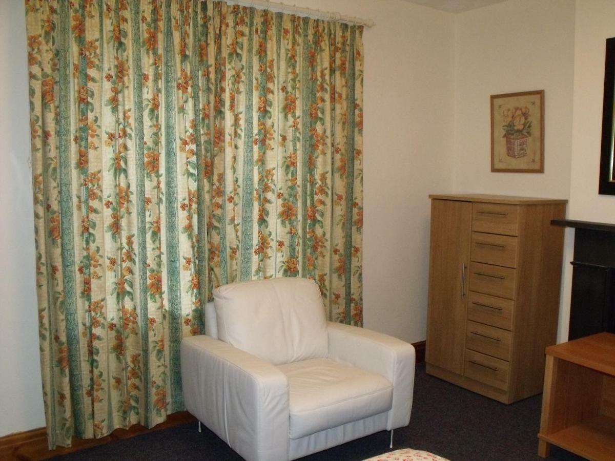 Cosy Ground Floor Disabled Friendly Room In Farm House Llandderfel Exteriör bild