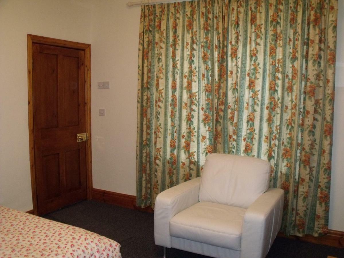 Cosy Ground Floor Disabled Friendly Room In Farm House Llandderfel Exteriör bild