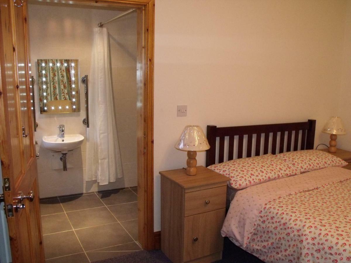 Cosy Ground Floor Disabled Friendly Room In Farm House Llandderfel Exteriör bild