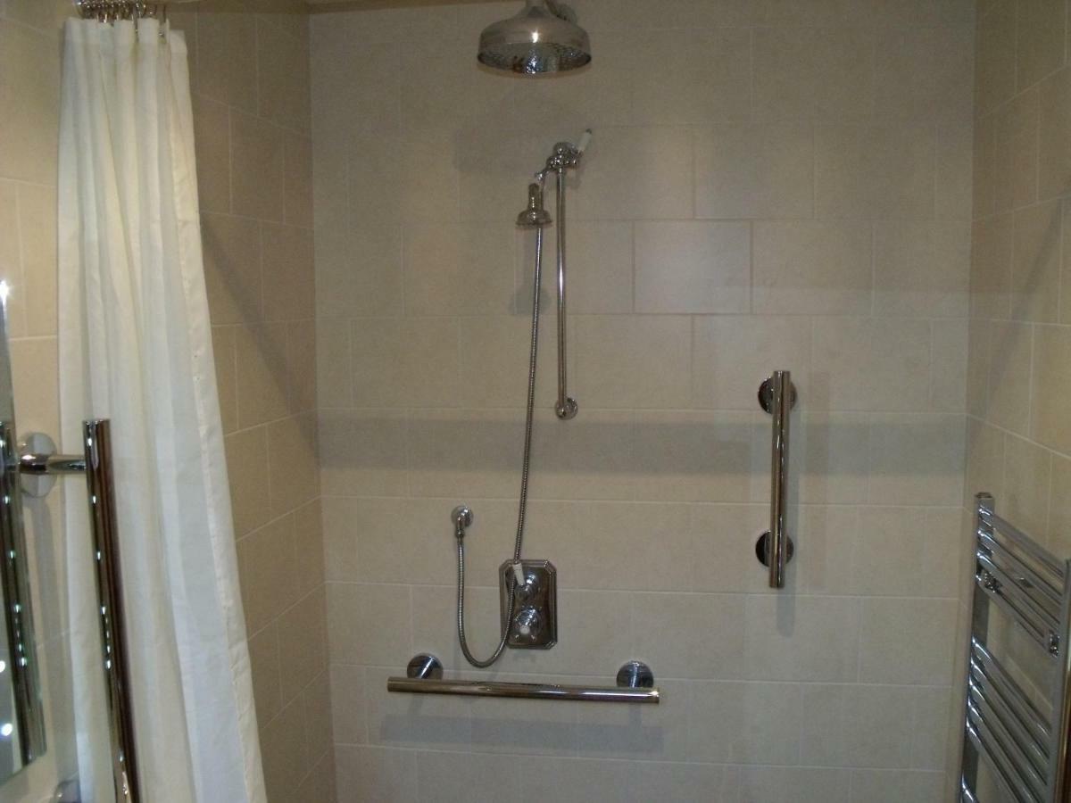 Cosy Ground Floor Disabled Friendly Room In Farm House Llandderfel Exteriör bild