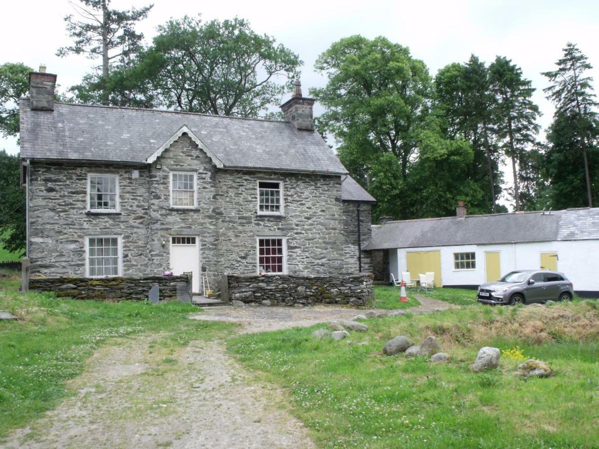 Cosy Ground Floor Disabled Friendly Room In Farm House Llandderfel Exteriör bild