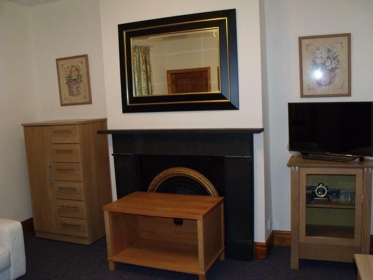Cosy Ground Floor Disabled Friendly Room In Farm House Llandderfel Exteriör bild